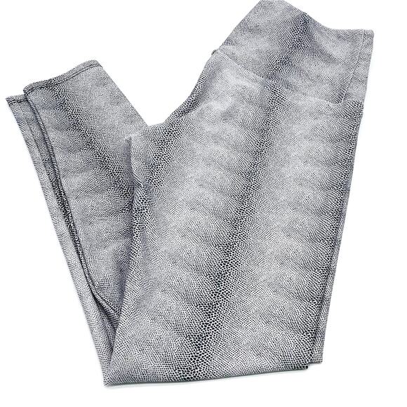 Onzie Flow Snakeskin Print Activewear Leggings Black White Full Length Women M/L - Picture 3 of 5